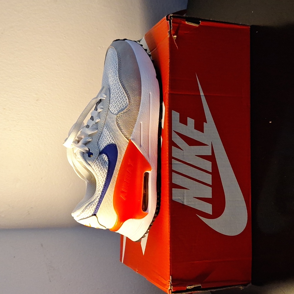 NIB Women’s Nike Sneakers Size 7